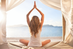 Joga na bolesne miesiączki, depresję i bóle kręgosłupa