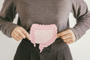 10 oznak problemow z jelitami 300x200