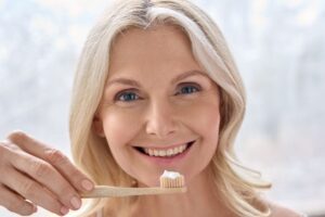 Szczotkowanie plukanie pani2 300x200