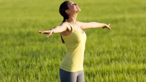 Beautiful young woman enjoying spring standing cereal field jpg 470x264