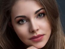 Girl 5269312 1920 1 215x161