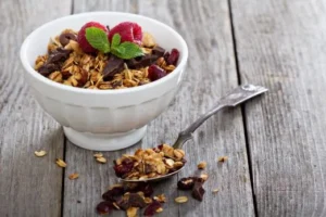 Granola czekoladowa na sniadanie jpg 300x200