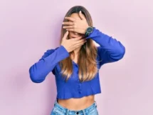 Piekna latynoska ukrywaniem emocji jpg 215x161