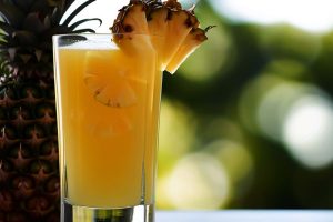 jak pić sok z ananasa