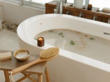 ziołowe kąpiele i aromaterapia - jak przygotować relaks