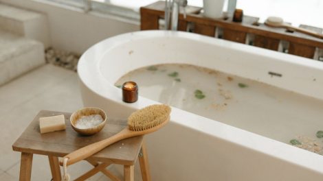 ziołowe kąpiele i aromaterapia - jak przygotować relaks