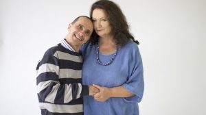 Anna Dymna z podopiecznym Fundacji