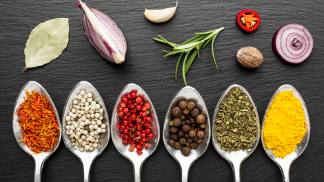 Spoons with powder condiments table 470x264