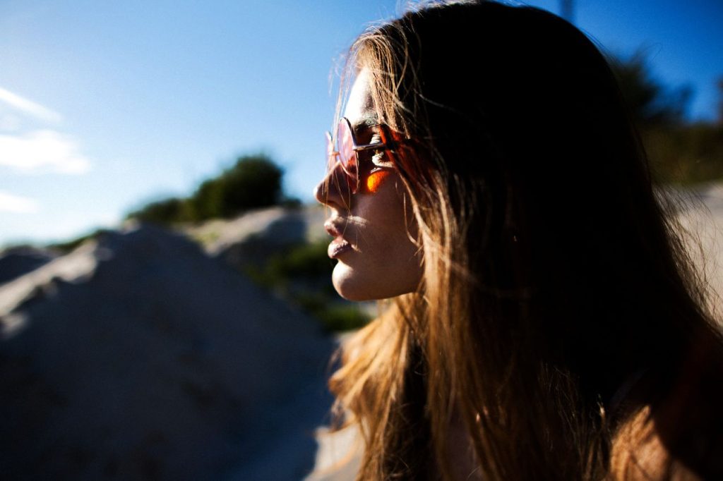 Profile pretty woman red sunglasses 1024x682