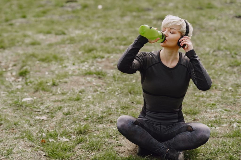 Masked woman training coronavirus 1024x682